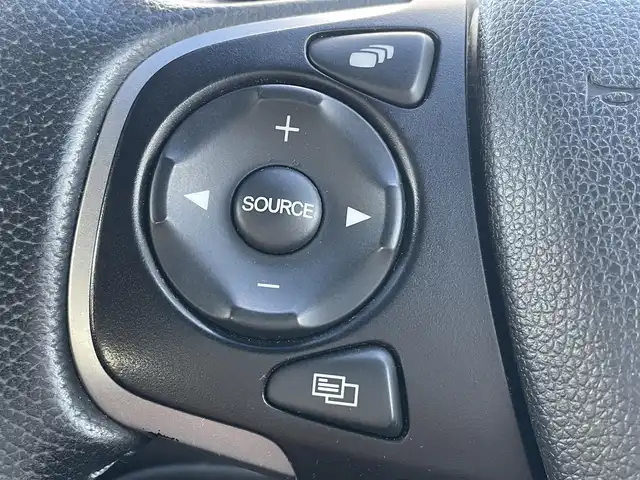 ホンダ フリード ハイブリット G ホンダセンシング 岡山県 2017(平29)年 6万km ルナシルバーM 登録時走行距離：60007km/禁煙車/純正ナビ/　(CD/DVD/フルセグTV/Bluetooth)/バックカメラ/クルーズコントロール(追従走行あり)/衝突被害軽減システム/車線逸脱警報（レーンキープアシスト）/ETC/両側パワースライドドア/ハーフレザーシート/ステアリングヒーター/革巻きステアリング/ステアリングスイッチ/純正LEDヘッドライト/フォグライト/オートライト/プッシュスタート/スマートキー/アイドリングストップ/純正アルミホイール 15インチ/ドアバイザー/電動格納ミラー/純正フロアマット/横滑防止装置/盗難防止装置