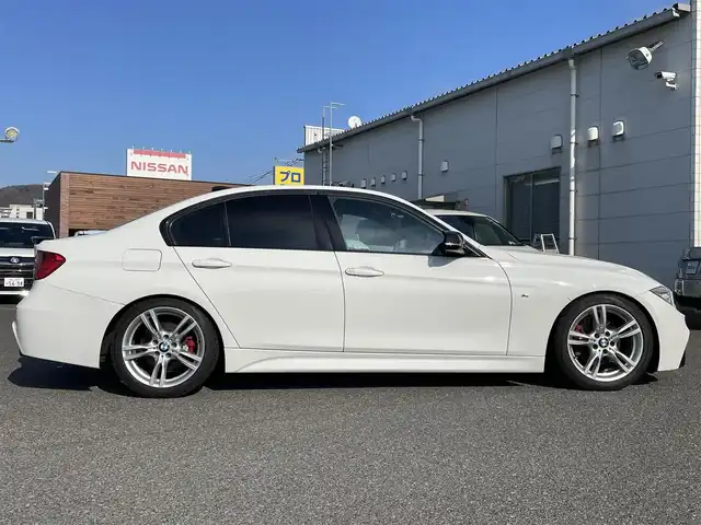 ＢＭＷ ３２０ｉ Mスポーツ 広島県 2015(平27)年 13.3万km アルピンホワイトⅢ ルーフブラック塗装/ビルシュタイン車高調/REMUSマフラー/純正メーカーOPナビ/【CD/DVD/BT】/バックカメラ/ETC/前後ドライブレコーダー/パワーシート(D/N)/レーダークルーズコントロール/横滑り防止装置/パドルシフト/レーンディパーチャー/コーナーセンサー/HIDライト/フォグランプ/リアフォグランプ/オートライト/オートワイパー/プッシュスタート/スペアキー