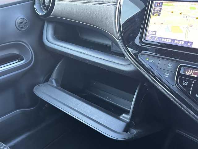 トヨタ アクア クロスオーバー グラム 静岡県 2019(令1)年 4万km アーバンカーキ コーティング施工済/ワンオーナー/ルーフレール/プリクラッシュセーフティ/先行発進お知らせ/車線逸脱警報装置/オートマチックハイビーム/純正ナビ/ビルトインETC/バックカメラ/純正16インチアルミホイール/クリアランスソナー