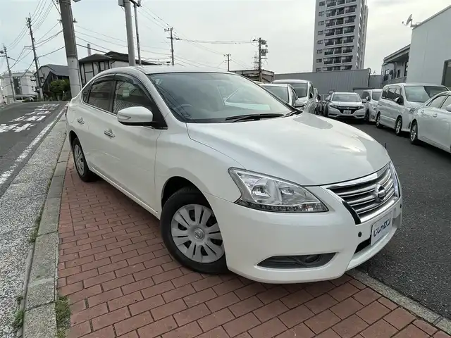 日産 シルフィ X 福岡県 2015(平27)年 5.1万km ブリリアントホワイトパール (株)IDOMが運営する【じしゃロン八幡西店】の自社ローン専用車両になります。こちらは現金またはオートローンご利用時の価格です。自社ローンご希望の方は別途その旨お申付けください。/社外メモリナビ【MM115D-W】/(Bluetooth/CD/ipod/Walkman/フルセグTV)/社外ドライブレコーダー/横滑り防止装置/エンジンプッシュスタート/バックカメラ/ETC/純正フロアマット/電動格納ミラー/ドアバイザー/キセノンライト/フォグランプ/オートライト/ヘッドライトレベライザー/スペアキー有/スマートキー