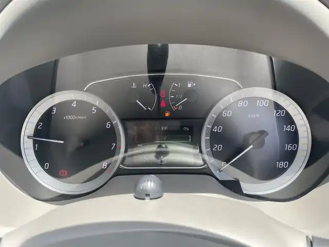 日産 シルフィ X 福岡県 2015(平27)年 5.1万km ブリリアントホワイトパール (株)IDOMが運営する【じしゃロン八幡西店】の自社ローン専用車両になります。こちらは現金またはオートローンご利用時の価格です。自社ローンご希望の方は別途その旨お申付けください。/社外メモリナビ【MM115D-W】/(Bluetooth/CD/ipod/Walkman/フルセグTV)/社外ドライブレコーダー/横滑り防止装置/エンジンプッシュスタート/バックカメラ/ETC/純正フロアマット/電動格納ミラー/ドアバイザー/キセノンライト/フォグランプ/オートライト/ヘッドライトレベライザー/スペアキー有/スマートキー