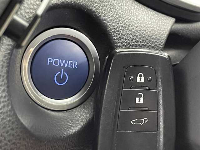 トヨタ カローラ クロス ハイブリッド Z 群馬県 2022(令4)年 1.9万km プラチナホワイトパールマイカ モデリスタ　純正ディスプレイオーディオ　パノラミックビューモニター　パワーバックドア　ＢＳＭ　レーダークルーズコントロール　ＬＥＤライト　ＡＨＢ　シートヒーター　純正１８インチＡＷ　ＥＴＣ２．０　禁煙