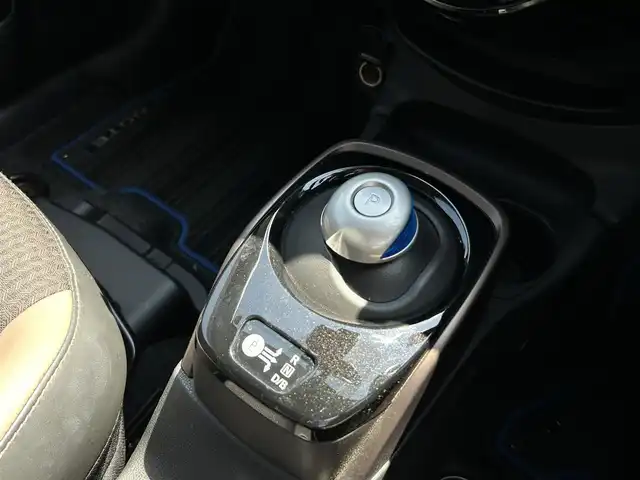 日産 ノート e－パワー メダリスト 愛媛県 2016(平28)年 2.3万km ダークメタルグレー 日産純正7インチSDナビ【MM516D-W】/・Bluetooth/・CD/DVD/USB/フルセグTV/ナビ連動前方ドライブレコーダー/アラウンドビューカメラ/ETC/デジタルルームミラー/ハーフレザーシート/衝突被害軽減ブレーキ/車線逸脱防止支援/ステアリングスイッチ/フロントフォグライト/ドアバイザー/純正15インチアルミホイール/純正フロアマット