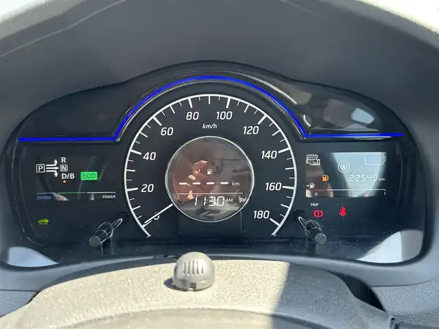 日産 ノート e－パワー メダリスト 愛媛県 2016(平28)年 2.3万km ダークメタルグレー 日産純正7インチSDナビ【MM516D-W】/・Bluetooth/・CD/DVD/USB/フルセグTV/ナビ連動前方ドライブレコーダー/アラウンドビューカメラ/ETC/デジタルルームミラー/ハーフレザーシート/衝突被害軽減ブレーキ/車線逸脱防止支援/ステアリングスイッチ/フロントフォグライト/ドアバイザー/純正15インチアルミホイール/純正フロアマット