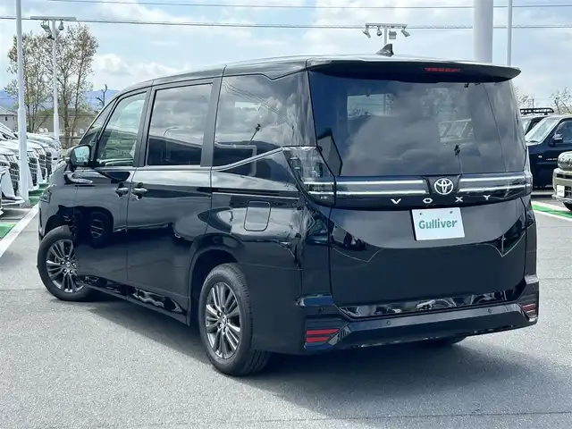 トヨタ ヴォクシー S－G 奈良県 2024(令6)年 1.1万km アティチュードブラックマイカ 純正8インチディスプレイオーディオ/（AM/FM/BT/USB)/バックカメラ/両側パワースライドドア/トヨタセーフティセンス/ETC2.0/ドライブレコーダー/純正LEDヘッドライト/純正フロアマット/電格ウインカーミラー/プッシュスタート