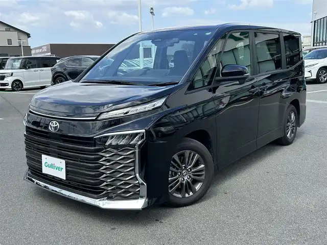 トヨタ ヴォクシー S－G 奈良県 2024(令6)年 1.1万km アティチュードブラックマイカ 純正8インチディスプレイオーディオ/（AM/FM/BT/USB)/バックカメラ/両側パワースライドドア/トヨタセーフティセンス/ETC2.0/ドライブレコーダー/純正LEDヘッドライト/純正フロアマット/電格ウインカーミラー/プッシュスタート