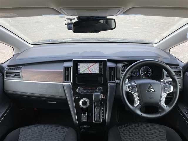 三菱 デリカＤ：５ P 道央・札幌 2023(令5)年 1.1万km グラファイトグレーメタリック/ブラックマイカ ４WD/社外メモリーナビ/CD/DVD/BT/フルセグ/衝突被害軽減ブレーキ/横滑り防止装置/アダプティブクルーズコントロール/レーンキープアシスト/ブラインドスポットモニター/マルチアラウンドモニター/ビルトインETC/ドライブレコーダー/デフロック切替/アイドリングストップ/ECOMODE/両側パワースライドドア/パワーバックドア/D席パワーシート/前席シートヒーター/革巻きステアリング/ステアリングリモコン/パドルシフト/ハンドルヒーター/AC100V/電動パーキング/オートブレーキホールド/オートステップ/プッシュスタート/スマートキー/LEDヘッドライト/オートライト/フォグランプ/電動格納ミラー/ウィンカーミラー/フロアマット/スペアキー/レンタカー登録