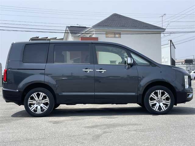 三菱 デリカＤ：５ P 道央・札幌 2023(令5)年 1.1万km グラファイトグレーメタリック/ブラックマイカ ４WD/社外メモリーナビ/CD/DVD/BT/フルセグ/衝突被害軽減ブレーキ/横滑り防止装置/アダプティブクルーズコントロール/レーンキープアシスト/ブラインドスポットモニター/マルチアラウンドモニター/ビルトインETC/ドライブレコーダー/デフロック切替/アイドリングストップ/ECOMODE/両側パワースライドドア/パワーバックドア/D席パワーシート/前席シートヒーター/革巻きステアリング/ステアリングリモコン/パドルシフト/ハンドルヒーター/AC100V/電動パーキング/オートブレーキホールド/オートステップ/プッシュスタート/スマートキー/LEDヘッドライト/オートライト/フォグランプ/電動格納ミラー/ウィンカーミラー/フロアマット/スペアキー/レンタカー登録