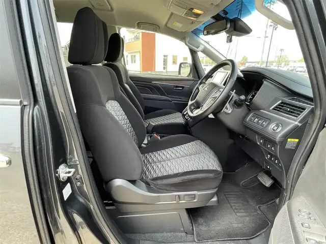 三菱 デリカＤ：５ P 道央・札幌 2023(令5)年 1.1万km グラファイトグレーメタリック/ブラックマイカ ４WD/社外メモリーナビ/CD/DVD/BT/フルセグ/衝突被害軽減ブレーキ/横滑り防止装置/アダプティブクルーズコントロール/レーンキープアシスト/ブラインドスポットモニター/マルチアラウンドモニター/ビルトインETC/ドライブレコーダー/デフロック切替/アイドリングストップ/ECOMODE/両側パワースライドドア/パワーバックドア/D席パワーシート/前席シートヒーター/革巻きステアリング/ステアリングリモコン/パドルシフト/ハンドルヒーター/AC100V/電動パーキング/オートブレーキホールド/オートステップ/プッシュスタート/スマートキー/LEDヘッドライト/オートライト/フォグランプ/電動格納ミラー/ウィンカーミラー/フロアマット/スペアキー/レンタカー登録