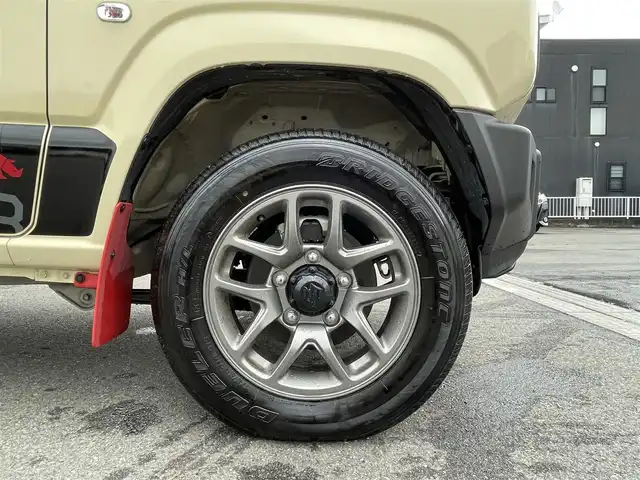 スズキ ジムニー XC 群馬県 2022(令4)年 3.1万km シフォンアイボリーメタリックブラック2トーンルーフ 純正８インチナビ/フルセグＴＶ・Ｂｌｕｅｔｏｏｔｈ・ＣＤ・ＤＶＤ・ＩＰＯＤ・ＳＤ・ＵＳＢ/Ｂカメラ/スマートキー/プッシュスタート/クルーズコントロール/純正ＥＴＣ/前後純正ドラレコ/スペアキー×1/フロアマット（ゴム素材）/Fフォグ/ドアバイザー/ヘッドライトウォッシャー