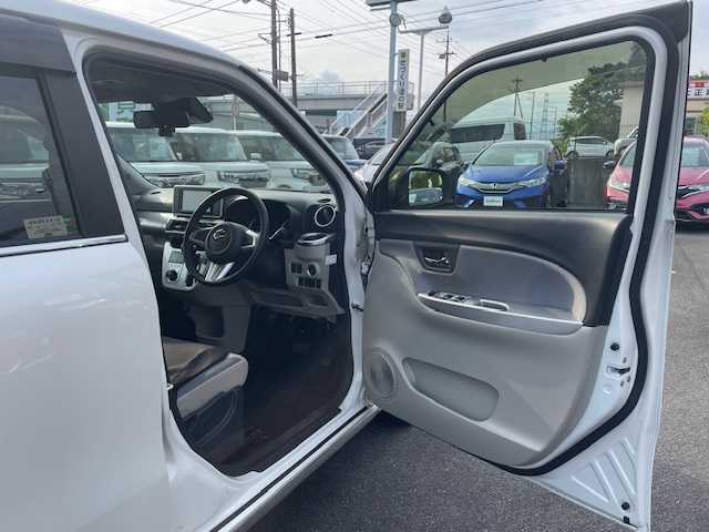 ダイハツ キャスト スタイル G SAⅢ 静岡県 2018(平30)年 2.1万km パールホワイトⅢ ●純正ナビ/(ワンセグ/CD/DVD/Bluetooth)/(MDV-D305)/●衝突被害軽減システム/●レーンキープアシスト/●LEDライト＆フォグランプ/●オートライト/●オートマチックハイビーム/●革巻きステアリング/●ステアリングスイッチ/●前方ドライブレコーダー/●電動格納ミラー/●ドアバイザー/●スマートキー/●プッシュスタート/●純正１５インチアルミホイール/●ダブルSRS＋ABS
