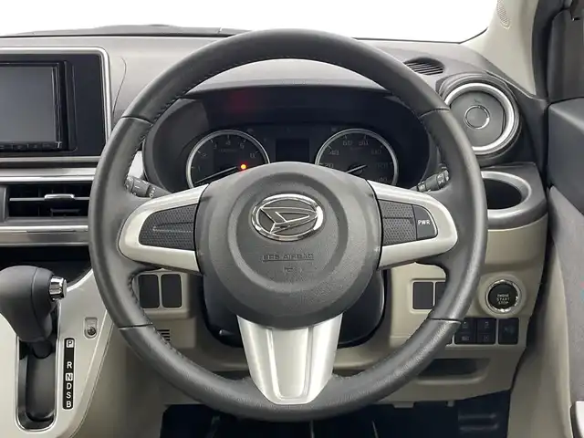 ダイハツ キャスト スタイル G SAⅢ 新潟県 2018(平30)年 2.1万km パールホワイトⅢ エンジンスタートボタン/パワーステアリング/パワーウィンドウ/アイドリングストップ/純正SDナビ　MDV-D305/(ワンセグ/CD/DVD/Bluetooth)/スマートキー/オートエアコン/ベンチシート/純正フロアマット/布シート/純正15インチアルミホイール/スマートアシストIII/・衝突被害軽減システム/・レーンキープアシスト/・オートライト/オートマチックハイビーム/・ダブルSRS＋ABS/LEDライト＆フォグランプ/革巻きステアリング/ステアリングスイッチ/前方ドライブレコーダー（DRY-ST2000）/電動格納ミラー