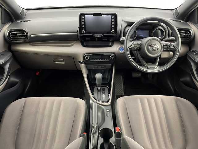 トヨタ ヤリス ハイブリッド G 新潟県 2020(令2)年 5.9万km ブラック 純正T-Connectナビ/AM/FM/Bluetooth/USB/バックモニター/トヨタセーフティセンス/衝突被害軽減システム/レーンキープアシスト/レーダークルーズコントロ―ル/純正LEDヘッドライト/オートライト/オートマチックハイビーム/純正15インチAW夏タイヤ/ABS/横滑り防止機能/前後コーナーセンサー/純正フロアマット/スペアキー/保証書