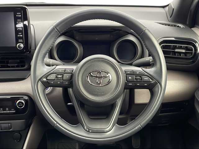 トヨタ ヤリス ハイブリッド G 新潟県 2020(令2)年 5.9万km ブラック 純正T-Connectナビ/AM/FM/Bluetooth/USB/バックモニター/トヨタセーフティセンス/衝突被害軽減システム/レーンキープアシスト/レーダークルーズコントロ―ル/純正LEDヘッドライト/オートライト/オートマチックハイビーム/純正15インチAW夏タイヤ/ABS/横滑り防止機能/前後コーナーセンサー/純正フロアマット/スペアキー/保証書