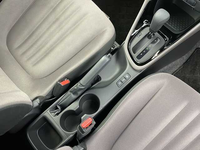 トヨタ ヤリス ハイブリッド G 新潟県 2020(令2)年 5.9万km ブラック 純正T-Connectナビ/AM/FM/Bluetooth/USB/バックモニター/トヨタセーフティセンス/衝突被害軽減システム/レーンキープアシスト/レーダークルーズコントロ―ル/純正LEDヘッドライト/オートライト/オートマチックハイビーム/純正15インチAW夏タイヤ/ABS/横滑り防止機能/前後コーナーセンサー/純正フロアマット/スペアキー/保証書