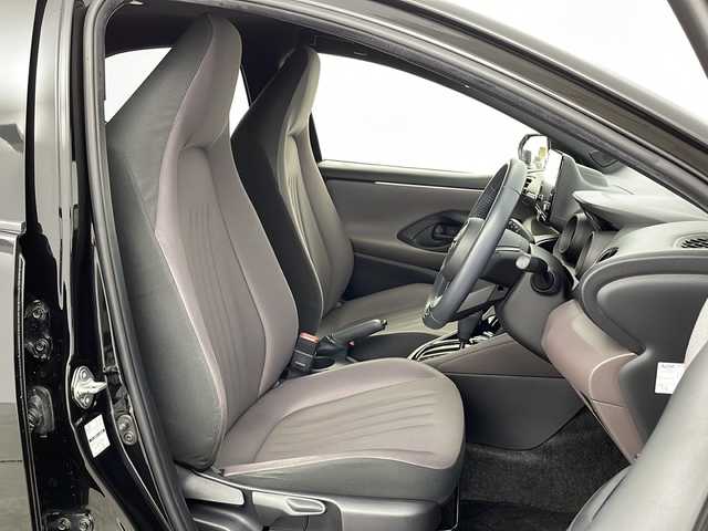 トヨタ ヤリス ハイブリッド G 新潟県 2020(令2)年 5.9万km ブラック 純正T-Connectナビ/AM/FM/Bluetooth/USB/バックモニター/トヨタセーフティセンス/衝突被害軽減システム/レーンキープアシスト/レーダークルーズコントロ―ル/純正LEDヘッドライト/オートライト/オートマチックハイビーム/純正15インチAW夏タイヤ/ABS/横滑り防止機能/前後コーナーセンサー/純正フロアマット/スペアキー/保証書