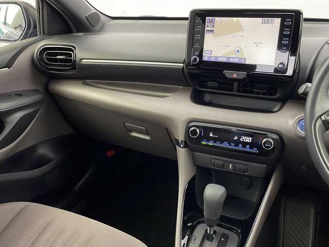 トヨタ ヤリス ハイブリッド G 新潟県 2020(令2)年 5.9万km ブラック 純正T-Connectナビ/AM/FM/Bluetooth/USB/バックモニター/トヨタセーフティセンス/衝突被害軽減システム/レーンキープアシスト/レーダークルーズコントロ―ル/純正LEDヘッドライト/オートライト/オートマチックハイビーム/純正15インチAW夏タイヤ/ABS/横滑り防止機能/前後コーナーセンサー/純正フロアマット/スペアキー/保証書