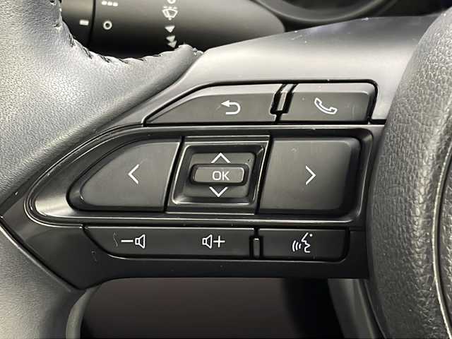 トヨタ ヤリス ハイブリッド G 新潟県 2020(令2)年 5.9万km ブラック 純正T-Connectナビ/AM/FM/Bluetooth/USB/バックモニター/トヨタセーフティセンス/衝突被害軽減システム/レーンキープアシスト/レーダークルーズコントロ―ル/純正LEDヘッドライト/オートライト/オートマチックハイビーム/純正15インチAW夏タイヤ/ABS/横滑り防止機能/前後コーナーセンサー/純正フロアマット/スペアキー/保証書