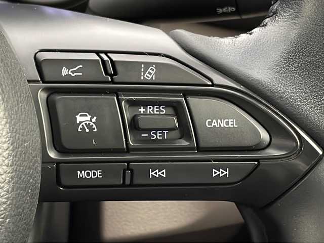 トヨタ ヤリス ハイブリッド G 新潟県 2020(令2)年 5.9万km ブラック 純正T-Connectナビ/AM/FM/Bluetooth/USB/バックモニター/トヨタセーフティセンス/衝突被害軽減システム/レーンキープアシスト/レーダークルーズコントロ―ル/純正LEDヘッドライト/オートライト/オートマチックハイビーム/純正15インチAW夏タイヤ/ABS/横滑り防止機能/前後コーナーセンサー/純正フロアマット/スペアキー/保証書