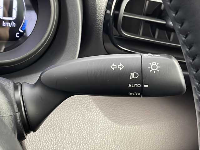 トヨタ ヤリス ハイブリッド G 新潟県 2020(令2)年 5.9万km ブラック 純正T-Connectナビ/AM/FM/Bluetooth/USB/バックモニター/トヨタセーフティセンス/衝突被害軽減システム/レーンキープアシスト/レーダークルーズコントロ―ル/純正LEDヘッドライト/オートライト/オートマチックハイビーム/純正15インチAW夏タイヤ/ABS/横滑り防止機能/前後コーナーセンサー/純正フロアマット/スペアキー/保証書