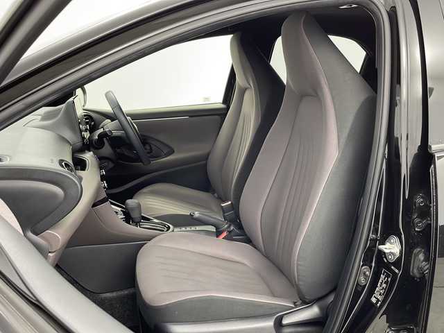 トヨタ ヤリス ハイブリッド G 新潟県 2020(令2)年 5.9万km ブラック 純正T-Connectナビ/AM/FM/Bluetooth/USB/バックモニター/トヨタセーフティセンス/衝突被害軽減システム/レーンキープアシスト/レーダークルーズコントロ―ル/純正LEDヘッドライト/オートライト/オートマチックハイビーム/純正15インチAW夏タイヤ/ABS/横滑り防止機能/前後コーナーセンサー/純正フロアマット/スペアキー/保証書