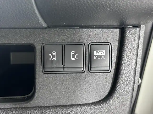 日産 セレナ ハイウェイスター S HV Vセレ 佐賀県 2013(平25)年 8.7万km ブリリアントホワイトパール 純正8インチナビ/CD/DVD/フルセグTV/Bluetooth/バックカメラ /ETC/両側パワースライドドア/前方ドライブレコーダー/クルーズコントロール/HIDライト/フォグライト /オートライト/純正16インチアルミホイール/純正フロアマット/スマートキー/スペアキー/電動格納ミラー/横滑り防止装置