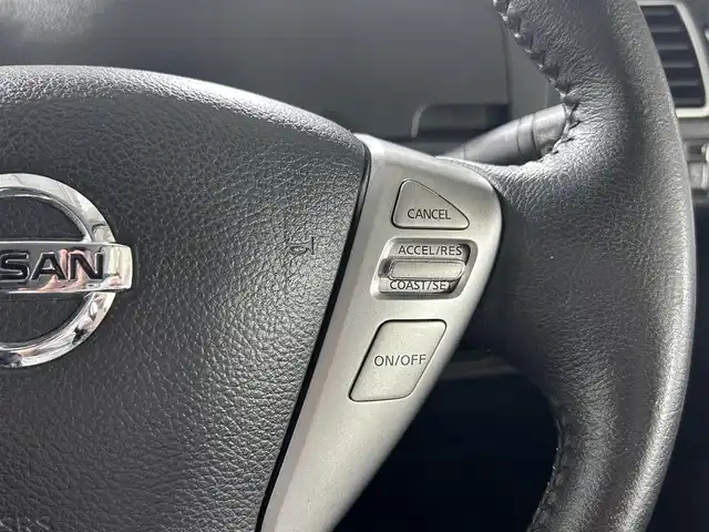 日産 セレナ ハイウェイスター S HV Vセレ 佐賀県 2013(平25)年 8.7万km ブリリアントホワイトパール 純正8インチナビ/CD/DVD/フルセグTV/Bluetooth/バックカメラ /ETC/両側パワースライドドア/前方ドライブレコーダー/クルーズコントロール/HIDライト/フォグライト /オートライト/純正16インチアルミホイール/純正フロアマット/スマートキー/スペアキー/電動格納ミラー/横滑り防止装置