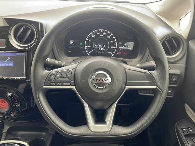 日産 ノート e－パワー X Vセレクション 沖縄県 2020(令2)年 6.4万km ダークメタルグレー 社外ナビ　【CN-B301B】/　(Bluetooth FM/AM)/アラウンドビューモニター　/ＬＥＤヘッドライト　/デジタルインナーミラー　/前後コーナーセンサー/プッシュスタート　/スマートキー　/スペアキー　/純正１５インチアルミホイール　/横滑り防止機能/オートライト/オートエアコン