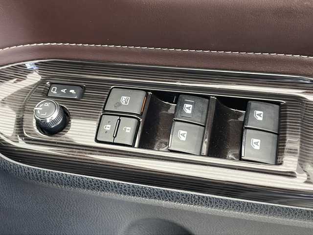トヨタ エスクァイア ハイブリッド Gi プレミアムパッケージ 千葉県 2019(令1)年 6.4万km ブラック 社外ナビ/Bluetooth CD DVD フルセグ HDMI/ＥＴＣ/デジタルインナーミラー/両側パワースライドドア/シートヒーター/純正アルミホイール/純正フロアマット/純正ドアバイザー/フリップダウンモニター/シートバックテーブル/後席サンシェード/電動格納ミラー/フォグランプ/プッシュスタート/スマートキー/ウィンカーミラー/スペアキー/トヨタセーフティーセンス/プリクラッシュセーフティー/レーンディパーチャーアラート/クルーズコントロール/クリアランスソナー/オートハイビーム/アイドリングストップ