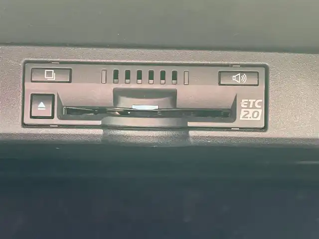 レクサス ＮＸ 300h Fスポーツ 佐賀県 2019(令1)年 2.7万km ホワイトノーヴァガラスフレーク サンルーフ/Lexus Safety System+/・プリクラッシュセーフティ/・レーントレーシングアシスト/・オートマチックハイビーム/・レーダークルーズコントロール/クリアランスソナー/純正メーカーナビ/・パノラミックビューモニター/・フルセグTV/BT/CD/DVD/純正ドライブレコーダー(DRD-H68)/赤黒革シート/・シートヒーター/・ベンチレーション/・パワーシート/シートメモリ/パワーバックドア/LEDヘッドライト/フォグランプ/革巻きステアリング/パドルシフト/ステアリングヒーター/オートワイパー/ETC2.0/電動パーキングスイッチ/トノカバー/エアバックW/サイド/カーテン