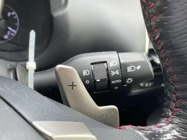 レクサス ＮＸ 300h Fスポーツ 佐賀県 2019(令1)年 2.7万km ホワイトノーヴァガラスフレーク サンルーフ/Lexus Safety System+/・プリクラッシュセーフティ/・レーントレーシングアシスト/・オートマチックハイビーム/・レーダークルーズコントロール/クリアランスソナー/純正メーカーナビ/・パノラミックビューモニター/・フルセグTV/BT/CD/DVD/純正ドライブレコーダー(DRD-H68)/赤黒革シート/・シートヒーター/・ベンチレーション/・パワーシート/シートメモリ/パワーバックドア/LEDヘッドライト/フォグランプ/革巻きステアリング/パドルシフト/ステアリングヒーター/オートワイパー/ETC2.0/電動パーキングスイッチ/トノカバー/エアバックW/サイド/カーテン
