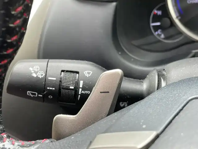 レクサス ＮＸ 300h Fスポーツ 佐賀県 2019(令1)年 2.7万km ホワイトノーヴァガラスフレーク サンルーフ/Lexus Safety System+/・プリクラッシュセーフティ/・レーントレーシングアシスト/・オートマチックハイビーム/・レーダークルーズコントロール/クリアランスソナー/純正メーカーナビ/・パノラミックビューモニター/・フルセグTV/BT/CD/DVD/純正ドライブレコーダー(DRD-H68)/赤黒革シート/・シートヒーター/・ベンチレーション/・パワーシート/シートメモリ/パワーバックドア/LEDヘッドライト/フォグランプ/革巻きステアリング/パドルシフト/ステアリングヒーター/オートワイパー/ETC2.0/電動パーキングスイッチ/トノカバー/エアバックW/サイド/カーテン