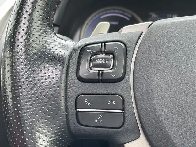 レクサス ＮＸ 300h Fスポーツ 佐賀県 2019(令1)年 2.7万km ホワイトノーヴァガラスフレーク サンルーフ/Lexus Safety System+/・プリクラッシュセーフティ/・レーントレーシングアシスト/・オートマチックハイビーム/・レーダークルーズコントロール/クリアランスソナー/純正メーカーナビ/・パノラミックビューモニター/・フルセグTV/BT/CD/DVD/純正ドライブレコーダー(DRD-H68)/赤黒革シート/・シートヒーター/・ベンチレーション/・パワーシート/シートメモリ/パワーバックドア/LEDヘッドライト/フォグランプ/革巻きステアリング/パドルシフト/ステアリングヒーター/オートワイパー/ETC2.0/電動パーキングスイッチ/トノカバー/エアバックW/サイド/カーテン