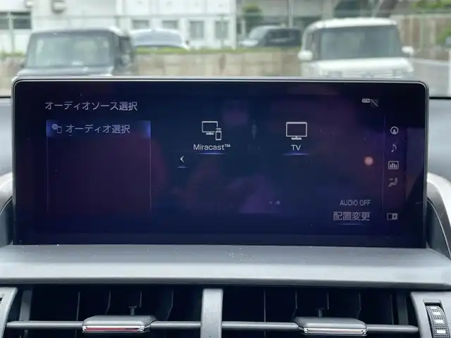 レクサス ＮＸ 300h Fスポーツ 佐賀県 2019(令1)年 2.7万km ホワイトノーヴァガラスフレーク サンルーフ/Lexus Safety System+/・プリクラッシュセーフティ/・レーントレーシングアシスト/・オートマチックハイビーム/・レーダークルーズコントロール/クリアランスソナー/純正メーカーナビ/・パノラミックビューモニター/・フルセグTV/BT/CD/DVD/純正ドライブレコーダー(DRD-H68)/赤黒革シート/・シートヒーター/・ベンチレーション/・パワーシート/シートメモリ/パワーバックドア/LEDヘッドライト/フォグランプ/革巻きステアリング/パドルシフト/ステアリングヒーター/オートワイパー/ETC2.0/電動パーキングスイッチ/トノカバー/エアバックW/サイド/カーテン