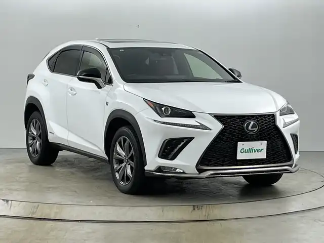 レクサス ＮＸ 300h Fスポーツ 愛知県 2019(令1)年 2.7万km ホワイトノーヴァガラスフレーク 禁煙車/純正12.3インチナビ/（フルセグTV/Bluetooth/CD/DVD/USB)/サンルーフ/全方位カメラ/シーケンシャルウインカー/Lexus Safety System+/・プリクラッシュセーフティ/・レーントレーシングアシスト/・オートマチックハイビーム/・レーダークルーズコントロール/クリアランスソナー/ヘッドアップディスプレイ/純正ドライブレコーダー(DRD-H68)/ETC2.0/赤黒レザーシート/シートヒーター/シートベンチレーション/パワーシート/メモリシート/革巻きステアリング/ステアリングヒーター/パワーバックドア/パドルシフト/純正18インチアルミホイール/スマートキー/スペアキー1本/プッシュスタート/LEDヘッドライト/フロントフォグランプ/オートワイパー/純正フロアマット/電動パーキングスイッチ/トノカバー/エアバックW/サイド/カーテン