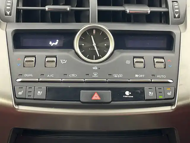 レクサス ＮＸ 300h Fスポーツ 愛知県 2019(令1)年 2.7万km ホワイトノーヴァガラスフレーク 禁煙車/純正12.3インチナビ/（フルセグTV/Bluetooth/CD/DVD/USB)/サンルーフ/全方位カメラ/シーケンシャルウインカー/Lexus Safety System+/・プリクラッシュセーフティ/・レーントレーシングアシスト/・オートマチックハイビーム/・レーダークルーズコントロール/クリアランスソナー/ヘッドアップディスプレイ/純正ドライブレコーダー(DRD-H68)/ETC2.0/赤黒レザーシート/シートヒーター/シートベンチレーション/パワーシート/メモリシート/革巻きステアリング/ステアリングヒーター/パワーバックドア/パドルシフト/純正18インチアルミホイール/スマートキー/スペアキー1本/プッシュスタート/LEDヘッドライト/フロントフォグランプ/オートワイパー/純正フロアマット/電動パーキングスイッチ/トノカバー/エアバックW/サイド/カーテン