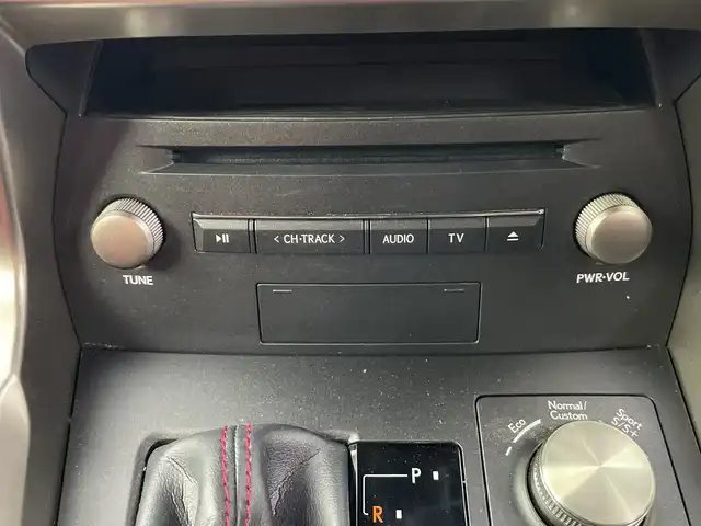 レクサス ＮＸ 300h Fスポーツ 愛知県 2019(令1)年 2.7万km ホワイトノーヴァガラスフレーク 禁煙車/純正12.3インチナビ/（フルセグTV/Bluetooth/CD/DVD/USB)/サンルーフ/全方位カメラ/シーケンシャルウインカー/Lexus Safety System+/・プリクラッシュセーフティ/・レーントレーシングアシスト/・オートマチックハイビーム/・レーダークルーズコントロール/クリアランスソナー/ヘッドアップディスプレイ/純正ドライブレコーダー(DRD-H68)/ETC2.0/赤黒レザーシート/シートヒーター/シートベンチレーション/パワーシート/メモリシート/革巻きステアリング/ステアリングヒーター/パワーバックドア/パドルシフト/純正18インチアルミホイール/スマートキー/スペアキー1本/プッシュスタート/LEDヘッドライト/フロントフォグランプ/オートワイパー/純正フロアマット/電動パーキングスイッチ/トノカバー/エアバックW/サイド/カーテン