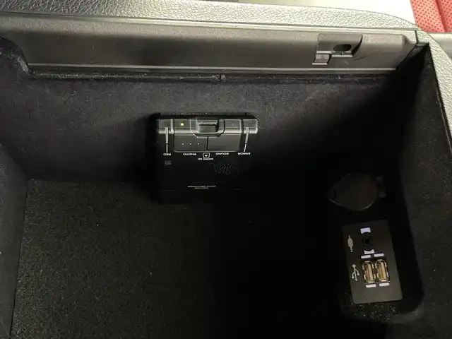 レクサス ＮＸ 300h Fスポーツ 愛知県 2019(令1)年 2.7万km ホワイトノーヴァガラスフレーク 禁煙車/純正12.3インチナビ/（フルセグTV/Bluetooth/CD/DVD/USB)/サンルーフ/全方位カメラ/シーケンシャルウインカー/Lexus Safety System+/・プリクラッシュセーフティ/・レーントレーシングアシスト/・オートマチックハイビーム/・レーダークルーズコントロール/クリアランスソナー/ヘッドアップディスプレイ/純正ドライブレコーダー(DRD-H68)/ETC2.0/赤黒レザーシート/シートヒーター/シートベンチレーション/パワーシート/メモリシート/革巻きステアリング/ステアリングヒーター/パワーバックドア/パドルシフト/純正18インチアルミホイール/スマートキー/スペアキー1本/プッシュスタート/LEDヘッドライト/フロントフォグランプ/オートワイパー/純正フロアマット/電動パーキングスイッチ/トノカバー/エアバックW/サイド/カーテン