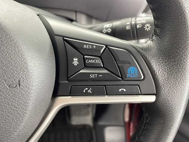 日産 セレナ e－パワー ハイウェイスター V 鹿児島県 2022(令4)年 1.8万km マルーンレッド 2トーン 純正ナビ/（CD/DVD/BT/フルセグ）/純正フリップダウンモニター/プロパイロット/エマージェンシーブレーキ/レーンキープアシスト/アラウンドビューモニター/電動パーキングブレーキ/オートホールド機能/オートライト/オートマチックハイビーム/両側パワースライドドア/ドライブレコーダー/スマートキー/プッシュスタート