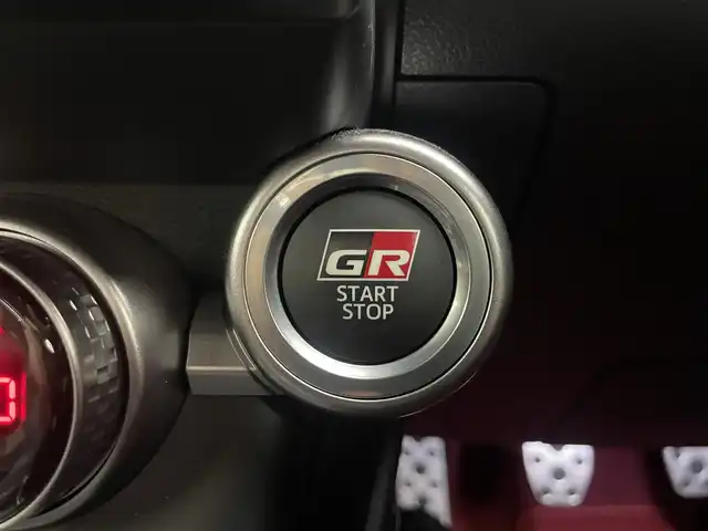 トヨタ ＧＲ８６ RZ 埼玉県 2023(令5)年 1.5万km クリスタルホワイトパール 社外ディスプレイオーディオ　/バックカメラ　/ドライブレコーダー　/クルーズコントロール/LEDヘッドライト　/シートヒーター　/純正アルミホイール　/ハーフレザー　/オートライト　/スマートキー　/オートエアコン　