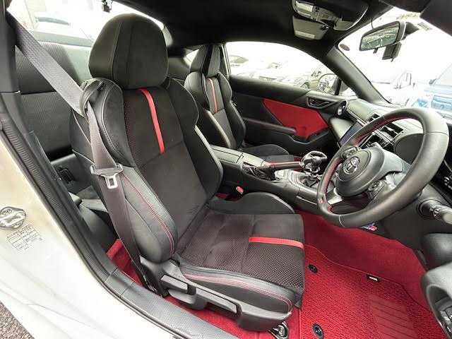 トヨタ ＧＲ８６ RZ 埼玉県 2023(令5)年 1.5万km クリスタルホワイトパール 社外ディスプレイオーディオ　/バックカメラ　/ドライブレコーダー　/クルーズコントロール/LEDヘッドライト/シートヒーター　/ハーフレザーシート/保証書/取扱説明書/スペアキー