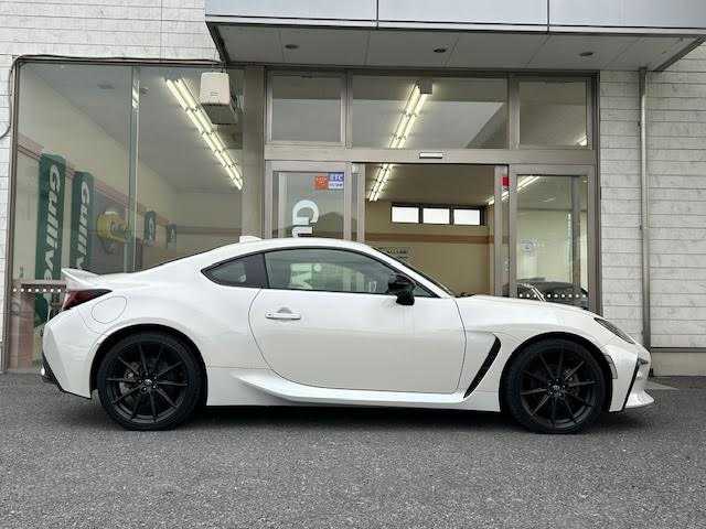 トヨタ ＧＲ８６ RZ 埼玉県 2023(令5)年 1.5万km クリスタルホワイトパール 社外ディスプレイオーディオ　/バックカメラ　/ドライブレコーダー　/クルーズコントロール/LEDヘッドライト/シートヒーター　/ハーフレザーシート/保証書/取扱説明書/スペアキー