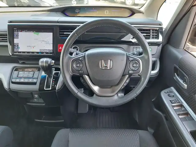 ホンダ ステップワゴン スパーダ ホンダセンシング 東京都 2019(平31)年 3.7万km プレミアムスパークルブラックパール 純正ナビ/フルセグテレビ/Bluetooth/純正アルミホイール/純正ドライブレコーダー/純正フロアマット/ETC/両側パワースライドドア/キーレスエントリー/プッシュスタート/ホンダセンシング/・アダプティブクルーズコントロール/・衝突軽減ブレーキ/・レーンキープアシスト/・横滑り防止/サンシェード