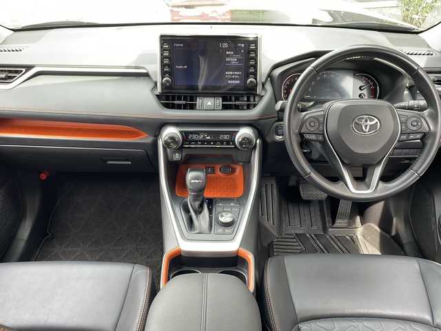 トヨタ ＲＡＶ４ アドベンチャー 広島県 2021(令3)年 6万km アティチュードブラックマイカ 純正ディスプレイオーディオ/バックカメラ/レーダークルーズコントロール/パワーバックドア /JAOSバンパープロテクター/JAOSノーズプロテクター/社外サイドステップ/社外19インチアルミホイール/クリアランスソナー /BSM/RCTA/パワーシート/LEDオートライト/ビルトインETC/ドライブレコーダー/スマートキー/スペアキー /プッシュスタート/フロアマット