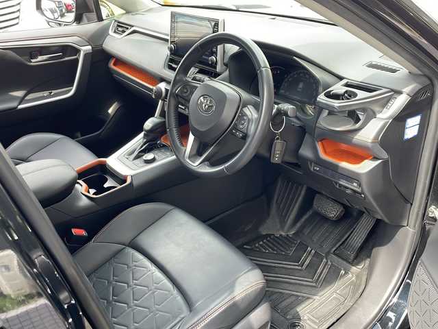 トヨタ ＲＡＶ４ アドベンチャー 広島県 2021(令3)年 6万km アティチュードブラックマイカ 純正ディスプレイオーディオ/バックカメラ/レーダークルーズコントロール/パワーバックドア /JAOSバンパープロテクター/JAOSノーズプロテクター/社外サイドステップ/社外19インチアルミホイール/クリアランスソナー /BSM/RCTA/パワーシート/LEDオートライト/ビルトインETC/ドライブレコーダー/スマートキー/スペアキー /プッシュスタート/フロアマット