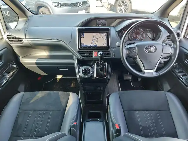 トヨタ エスクァイア Gi プレミアムパッケージ ブラックテーラード 東京都 2021(令3)年 3.9万km ホワイトパールクリスタルシャイン 純正9インチナビ/バックカメラ/フリップダウンモニター/両側パワースライドドア/ビルトインETC/ドライブレコーダー/シートヒーター/ステアリングヒーター/衝突軽減ブレーキ/レーンキープアシスト/クルーズコントロール/オートマチックハイビーム/アイドリングストップ/スマートキー/LEDヘッドライト