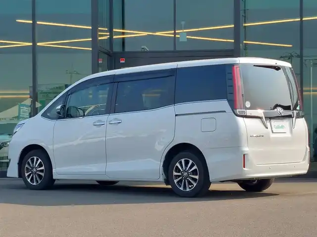 トヨタ エスクァイア Gi プレミアムパッケージ ブラックテーラード 東京都 2021(令3)年 3.9万km ホワイトパールクリスタルシャイン 純正9インチナビ/バックカメラ/フリップダウンモニター/両側パワースライドドア/ビルトインETC/ドライブレコーダー/シートヒーター/ステアリングヒーター/衝突軽減ブレーキ/レーンキープアシスト/クルーズコントロール/オートマチックハイビーム/アイドリングストップ/スマートキー/LEDヘッドライト