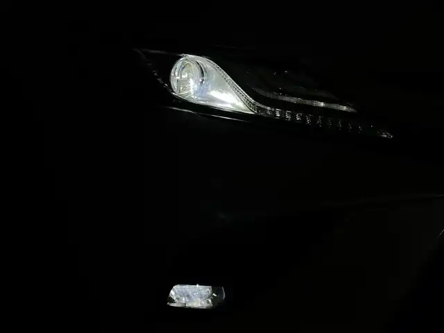 トヨタ カムリ WSレザーパッケージ 群馬県 2020(令2)年 3.1万km プラチナホワイトパールマイカ CD/DVDデッキ/スペアタイヤ/＝＝＝＝＝/センタークラスターパネル一体型8インチディスプレイオーディオ/・T-Connectナビキット/・AM/FM/SUB/Miracast/Bluetooth/フルセグTV/＝＝＝＝＝純正８インチナビ　ＣＤ／ＤＶＤデッキ　バックカメラ　衝突軽減ブレーキ　ブラインドスポットモニター　カラーヘッドアップディスプレイ　フルセグＴＶ　ドライブレコーダー　クリアランスソナー　ＥＴＣ　禁煙車