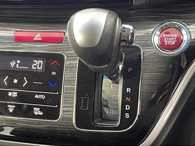 ホンダ オデッセイ アブソルート・EXホンダセンジング 埼玉県 2016(平28)年 7.1万km プレミアムヴィーナスブラックP 純正ナビ/フルセグTV/CD/DVD再生/Bluetooth接続/360°ビューモニター/フリップダウンモニター/衝突被害軽減ブレーキ/レーンキープアシスト/ブラインドスポットモニター/レーダークルーズコントロール/両側電動スライドドア/ステアリングスイッチ/スマートキー/プッシュスタート/ビルトインETC/アイドリングストップ/パドルシフト/ウォークスルー/フルフラットシート/純正18インチアルミホイール/純正LEDヘッドライト