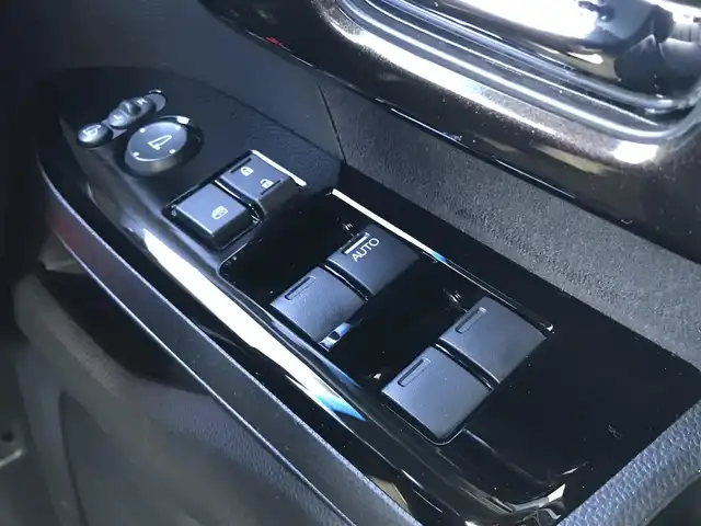 ホンダ Ｎ ＢＯＸ カスタム G L ターボ ホンダセンシング 鳥取県 2020(令2)年 4.2万km プラチナホワイトパール ターボ車/ワンオーナー/2トーンカラー/ルーフブラック/純正8インチナビ/フルセグ/CD/DVD/BT/USB/バックカメラ・ビルトインETC/純正ドライブレコーダー/ホンダセンシング/レーンキープアシスト/レーダークルーズコントロール/両側パワースライドドア/ハーフレザーシート/前席シートヒーター/LEDヘットライト/フォグライト/純正15インチアルミホイール/プッシュエンジンスタート/アイドリングストップ/フロアマット・ドアバイザー/スペアキー